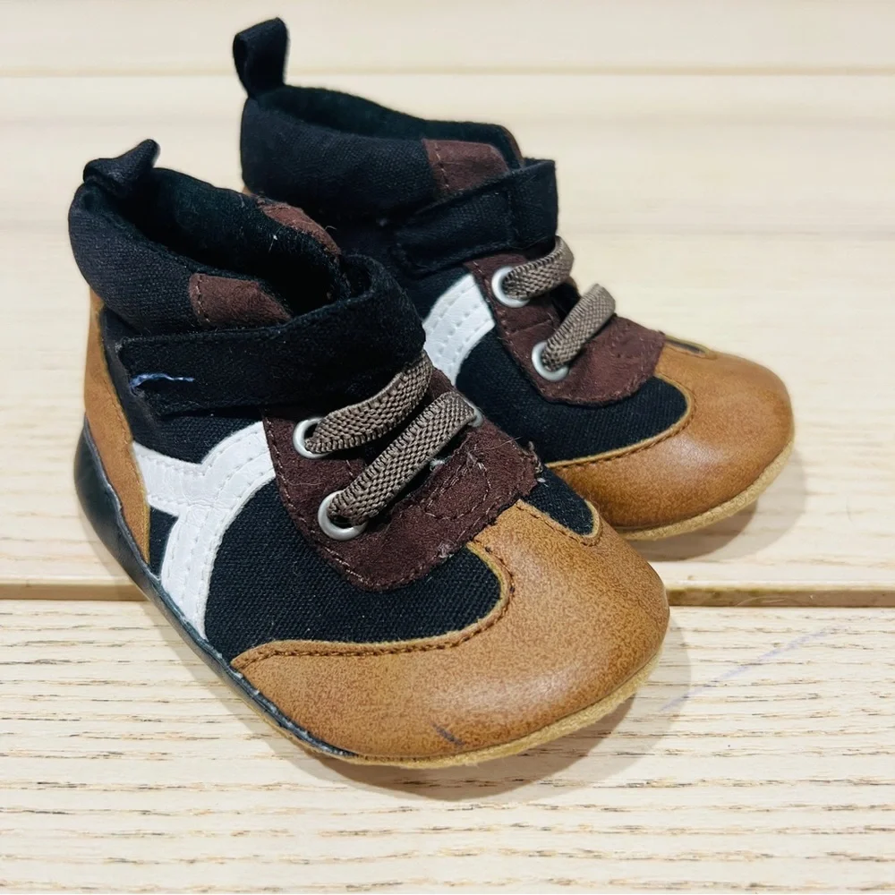 Carter’s Boys Black Brown white Slip On Casual Sneakers Size 3-6m